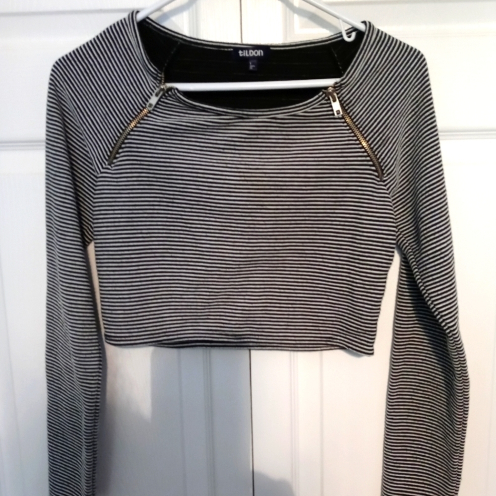 Tilden size small black and White half shirt